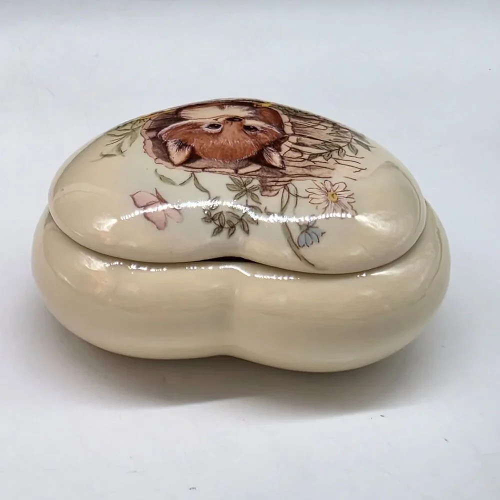 Heart-Shaped Ceramic Trinket Box With Fox & Nature Scene Design